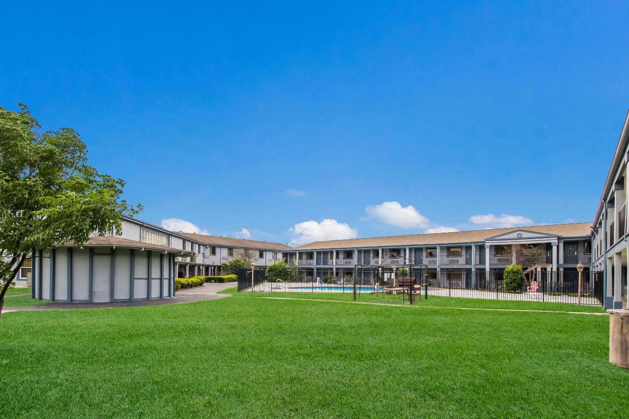 Rodeway Inn Conference Center Beaumont Exteriér fotografie